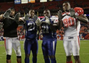 Frank Gore, 2nd from right, and Andre Johnson, far right, flashing "The U" at Pro Bowl