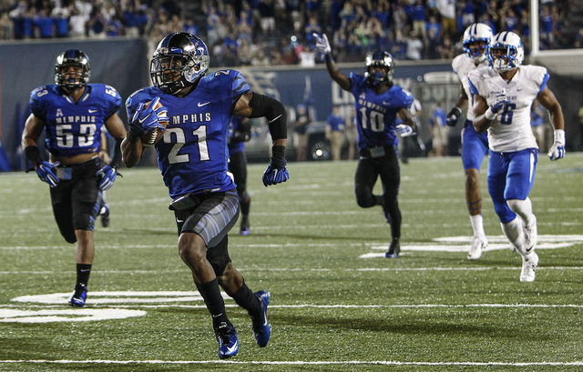 MemphisÕ Bobby McCain (middle) scrambles for a defensive touchdown after grabbing a Middle Tennessee State fumble during second half action of a college football game in Memphis, Tenn. Saturday, September 20, 2014. (AP Photo/The Commercial Appeal, Mark Weber)