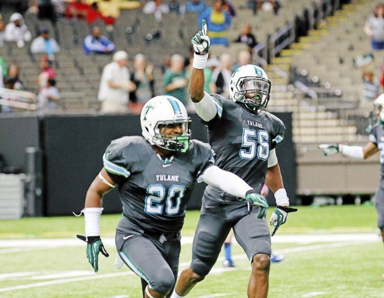 Nico Marley (20) and Dominique Robertson (58) (Photo Courtesy of Bill Haber/AP Photo)