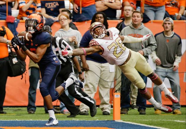 SU WR Steve Ishmael catches a TD pass against FSU (Photo Courtesy of Frank Franklin II/AP Photo)