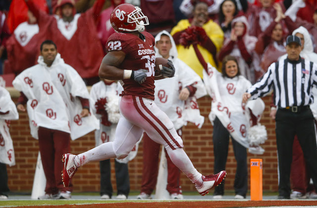 Nov 22, 2014; Norman, OK, USA; Oklahoma Sooners running back Samaje Perine (32) runs for a touchdown during the game against the Kansas Jayhawks at Gaylord Family - Oklahoma Memorial Stadium. He broke the ncaa all-time single game rushing record during the game. Mandatory Credit: Kevin Jairaj-USA TODAY Sports