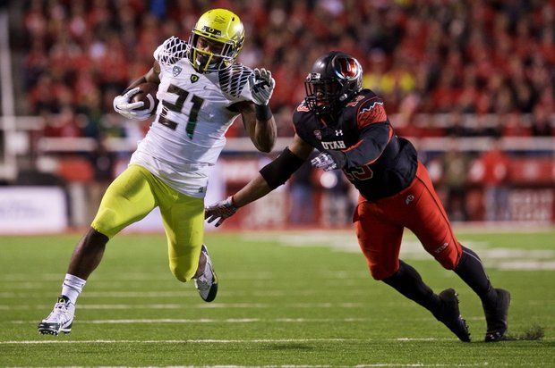 Oregon RB Royce Freeman runs the ball against Utah in 2014 (Photo Courtesy of Thomas Boyd/The Oregonian)