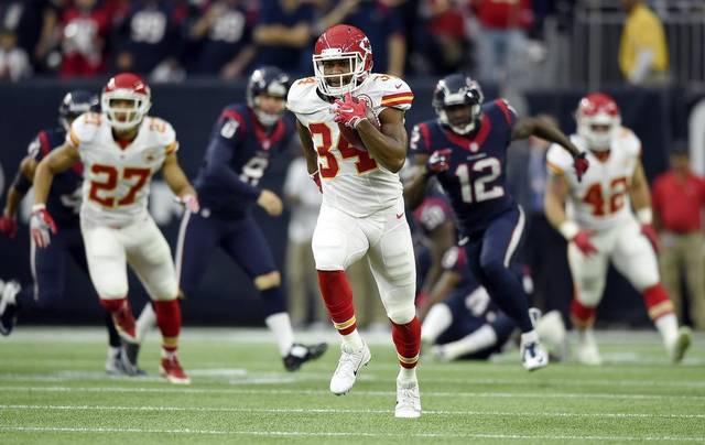 Knile Davis returns the opening kickoff of the Kansas City vs. Houston Wild Card game for a touchdown (Photo Courtesy of David Eulitt/Kansas City Star)