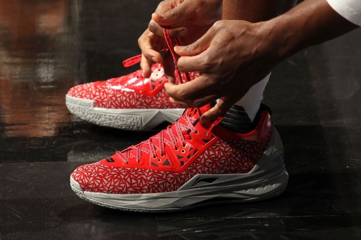 NBA-Kicks-2015-10-28-Dwyane-Wade-Li-Ning-Way-of-Wade-4-Lucky-13-1.jpg